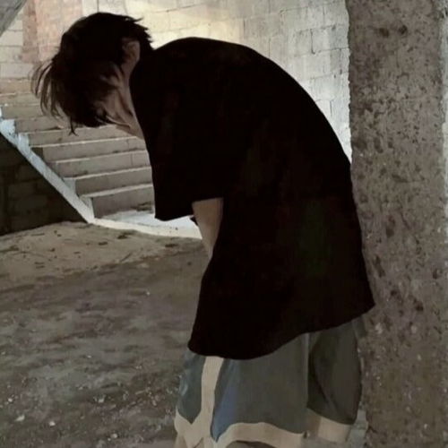 ins桃花运男生头像