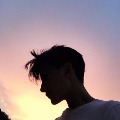 2019男生微信头像伤感忧郁的心里有故事的男人