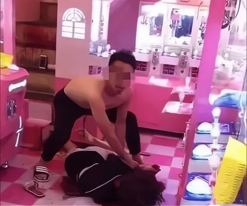 把女友的头当排球打,美妆博主电梯内被家暴,网红为何成重灾区