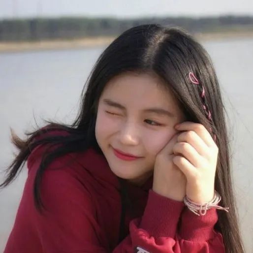 女生头像但有好酒明月,此身永是少年