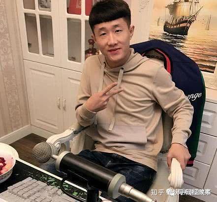 快手网红综合实力排名张二嫂第五,散打哥第三,前二被官方力捧