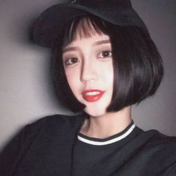 眼神迷离黑衣女人