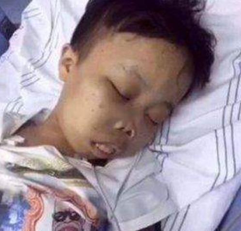 网红陈山曾经豪车美女相伴,如今被封杀了,他的女友过得如此滋润