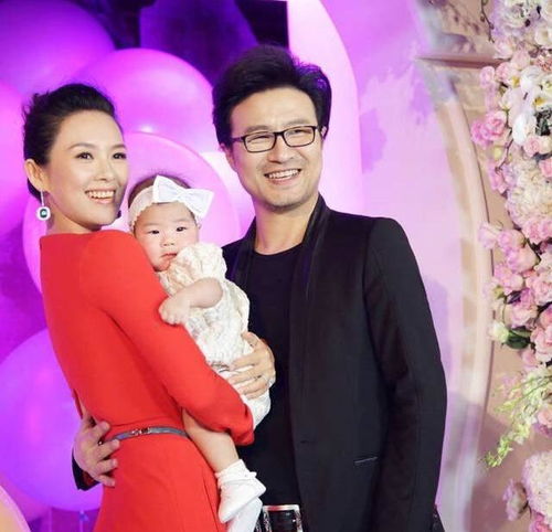 章子怡罕晒一家五口合照为儿庆周岁排面十足,汪峰笑得合不拢嘴
