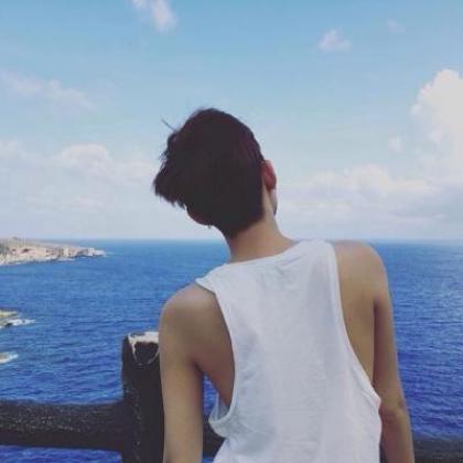 qq男生伤感头像,太无聊深夜记起我的好