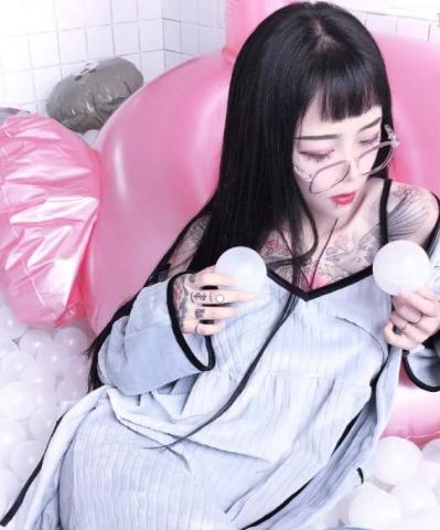 顾茜茜直播时妈妈乱入,接下来的一幕,让粉丝们瞬间发火了