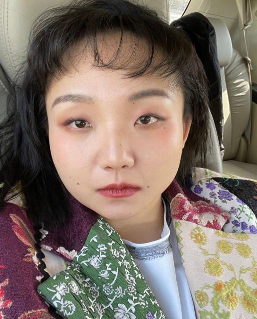 辣目洋子村花秒变皇后,接地气外型演绎皇后刘黑胖引发期待