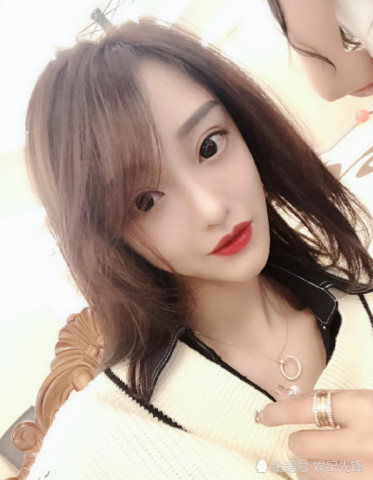 娜美高调宣布回归,深夜携男友秀恩爱曝光真实年龄,网友我酸了