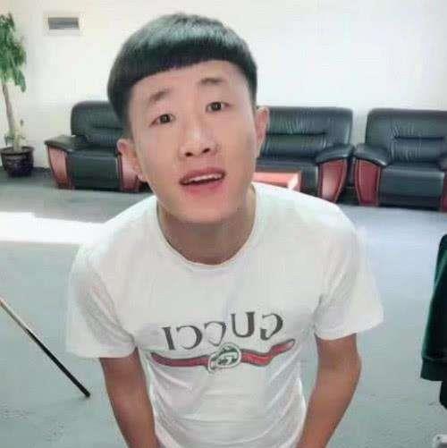 快手辛巴怒斥张二嫂我老婆孩子都支持你,你却学二驴