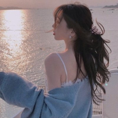 ins头像搞怪女生