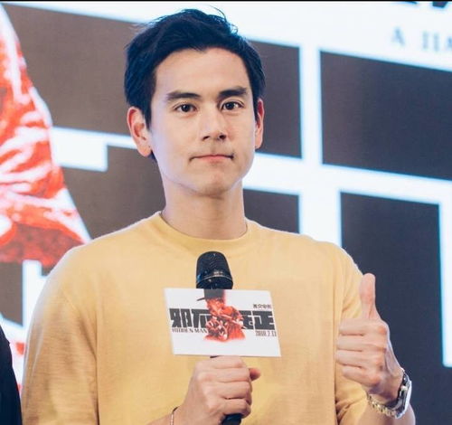 许晴和彭于晏现身苏州宣传新片两位主演与影迷互动默契十足