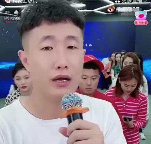 散打活动现场百万台无人机表演张二嫂吐槽不签钻石主播